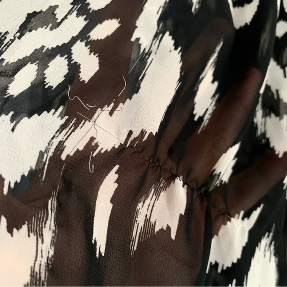 *Snags* NWT Vince Camuto Black and White Printed Chiffon Maxi Skirt - Picture 9 of 12